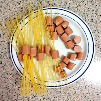 Spaghetti con salchicha